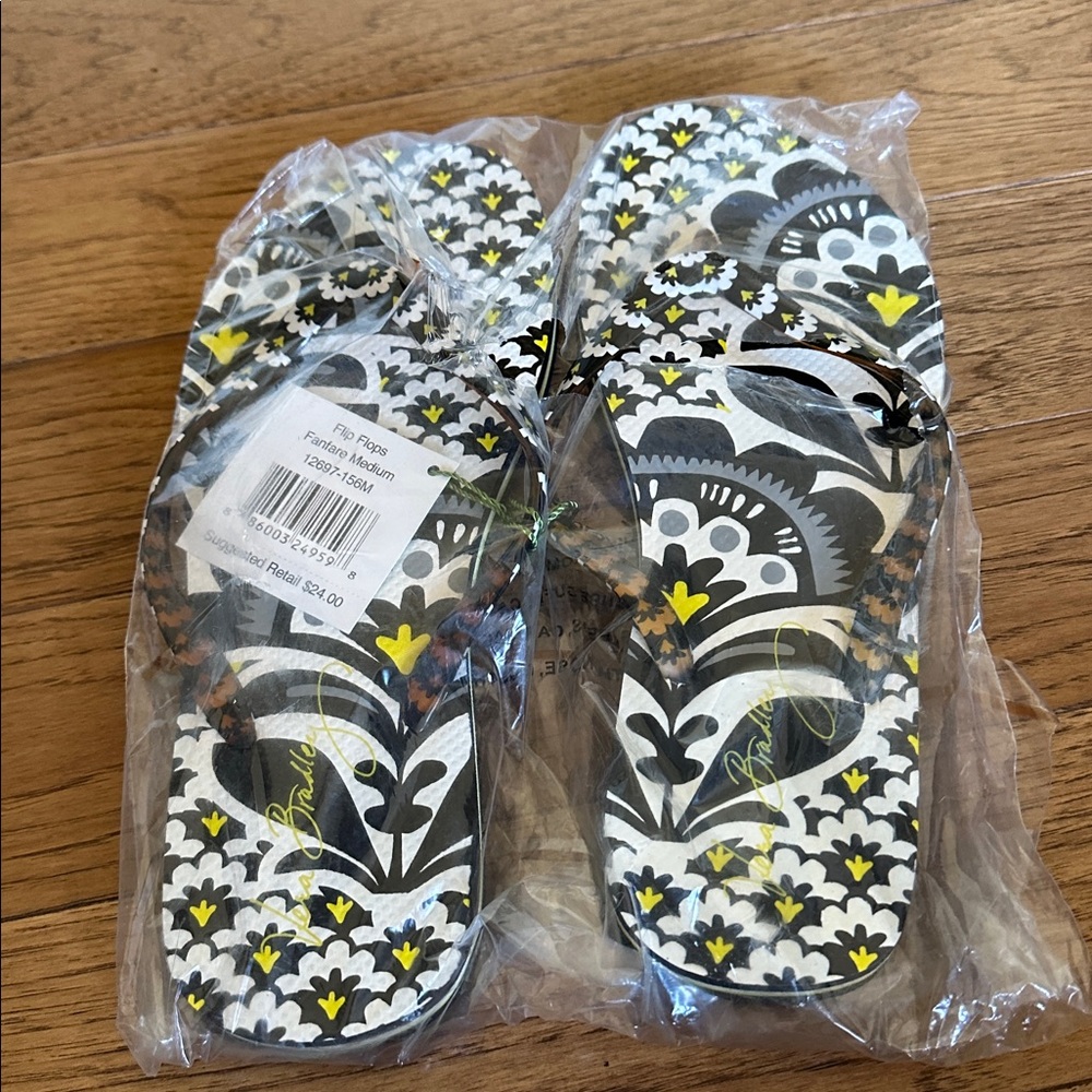 Vera Bradley Medium Flip Flop. NWT